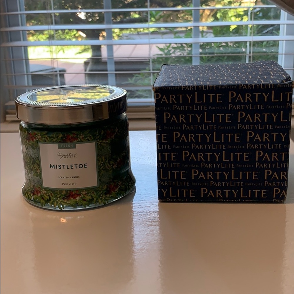 🎄NWOT Mistletoe Party Lite Candle